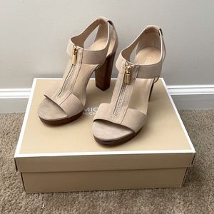 Michael Kors- Berkley Sandal size 7